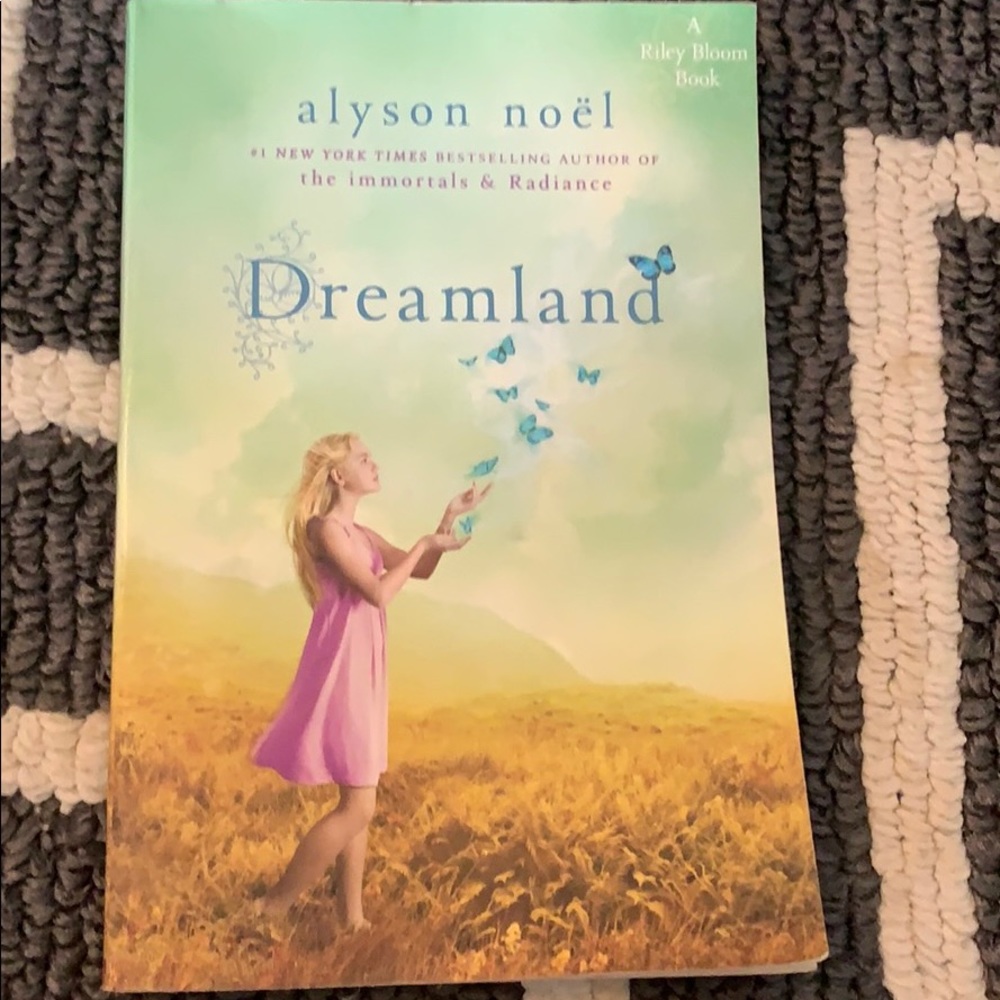 Dreamland by Alyson Noël